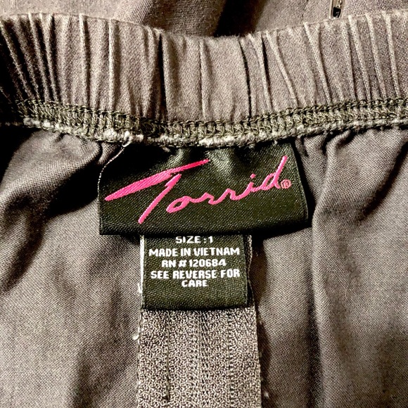 Torrid Gray Strapless Top Floral Accent Plus Sz 1 - Picture 6 of 8